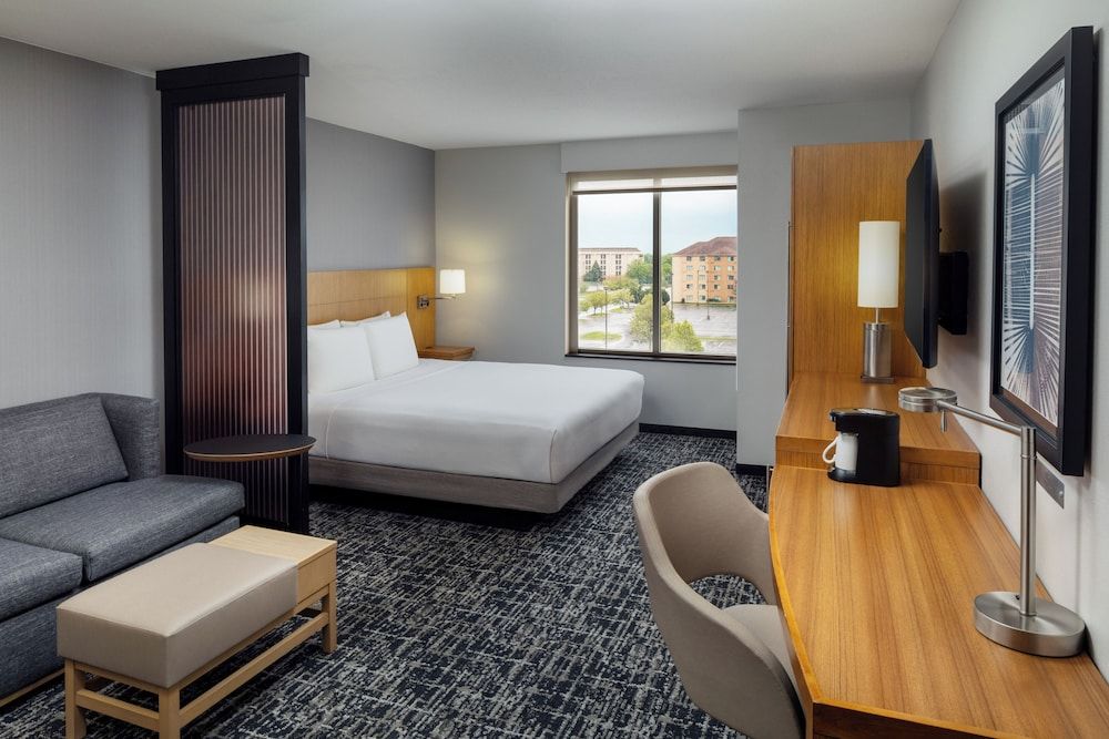 Hyatt Place Chicago Midway Airport Room, 1 King Bed 2