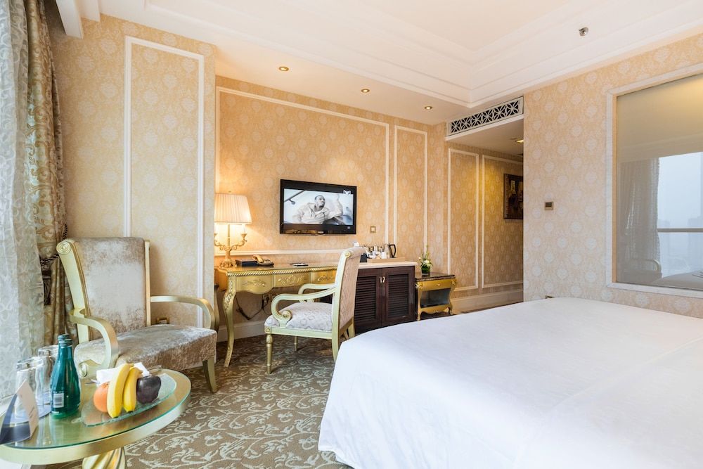 Sheraton Chongqing Hotel Room, 1 King Bed, City View 3