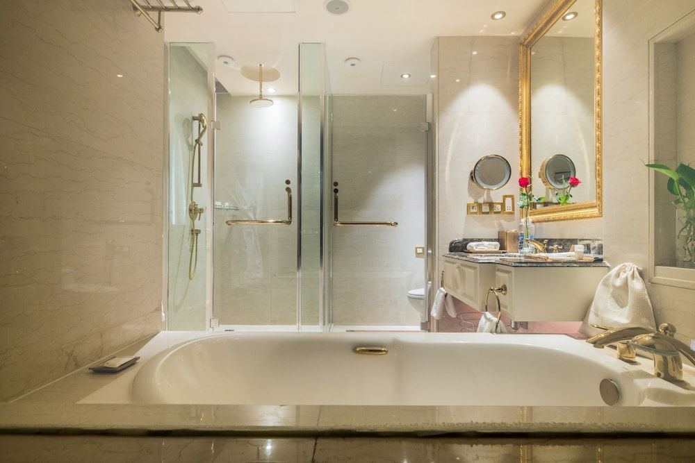 Sheraton Chongqing Hotel Room, 1 King Bed, City View 6