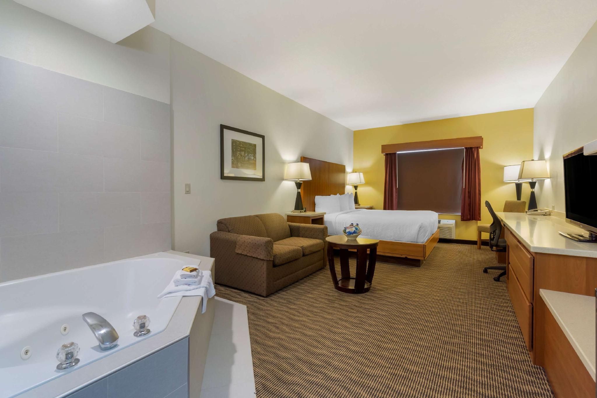 Best Western Plus Park Place Inn & Suites 1 King Bed, Nonsmoking, Jacuzzi 3