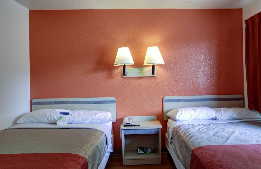Motel 6 Grants Pass, OR Standard Room, 2 Double Beds, Non Smoking 3