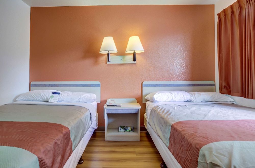 Motel 6 Grants Pass, OR Standard Room, 2 Double Beds, Non Smoking 2