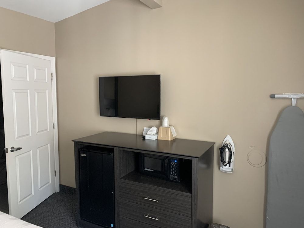 Blackjack Inn South Lake Tahoe Room, 1 Queen Bed, Accessible, Non Smoking 6