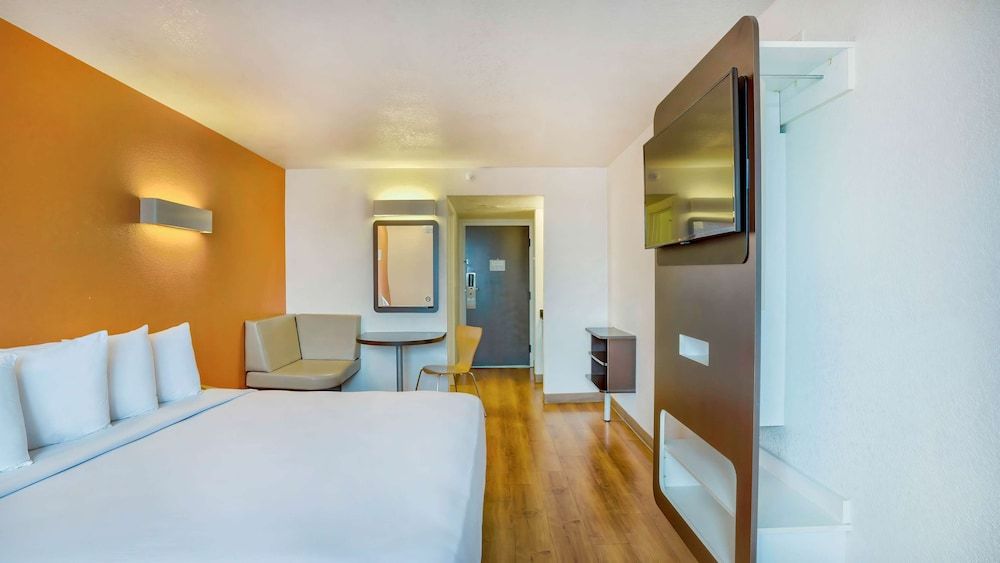 Premium Room, 1 Queen Bed, Accessible, Non Smoking