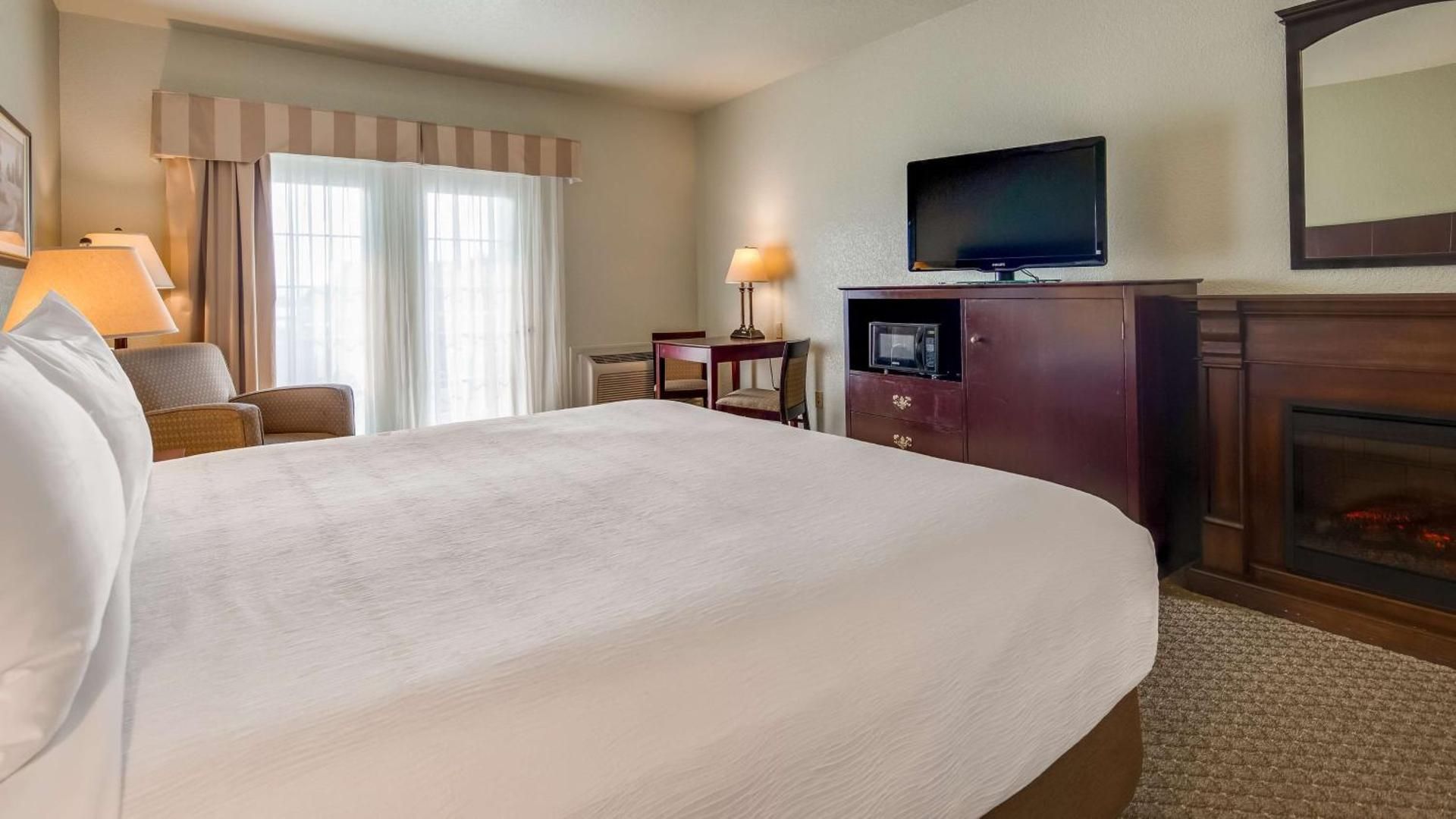 King Room with Balcony and Bay View - Disability Access/Non-Smoking