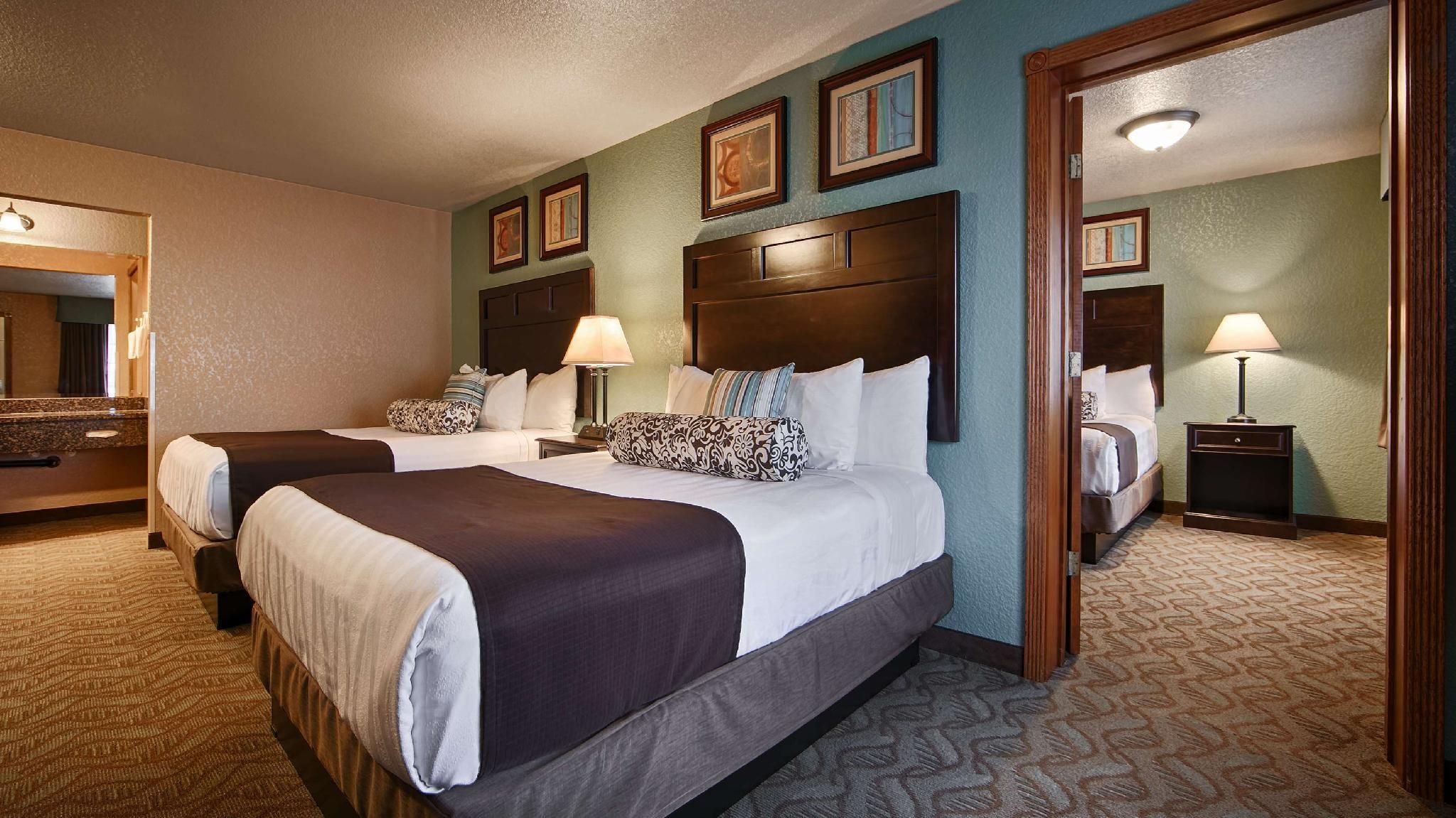 Suite - 3 Queen Beds, Nonsmoking, One Bedroom
