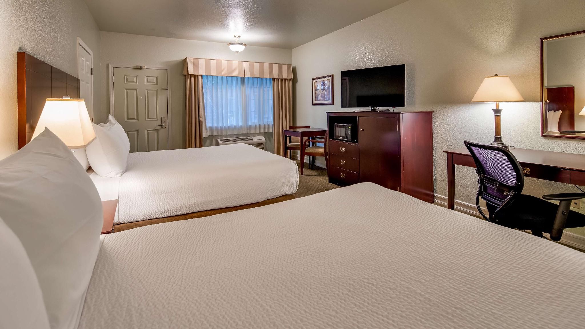2 queen beds, nonsmoking