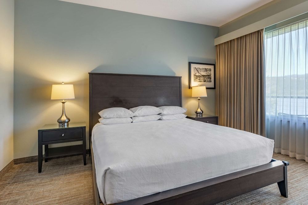 Executive Studio Suite, 1 King Bed, Balcony, River View (No pets/No guests under 21)