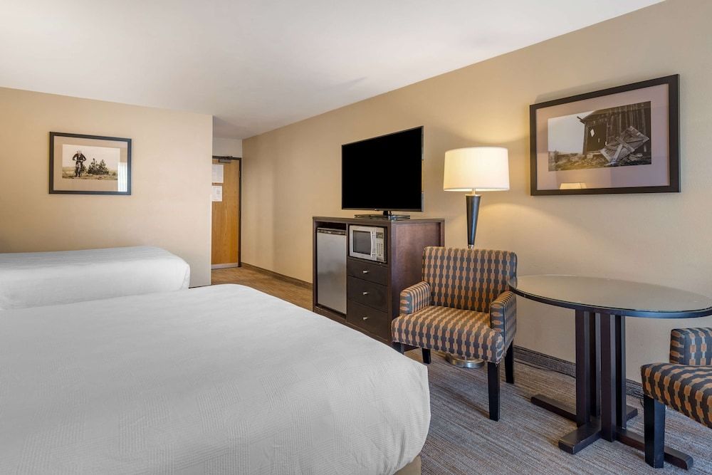 Deluxe Room, 2 Queen Beds, Bathtub, River View (Pet Friendly by Request)