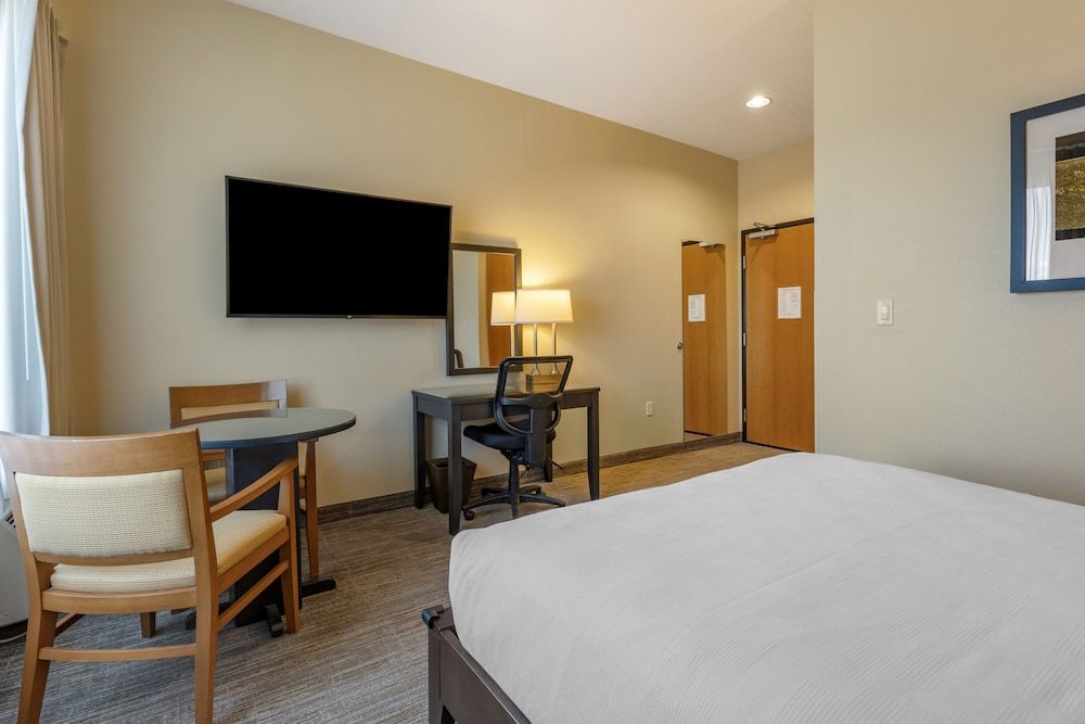 Executive Economy Room, 1 Queen Bed (No pets/No guests under 21)