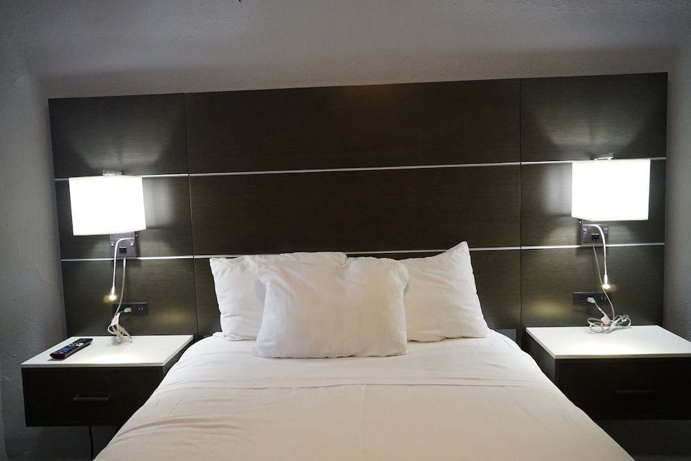 The Utah Inn Standard Room, 1 Double Bed, Shared Bathroom 3