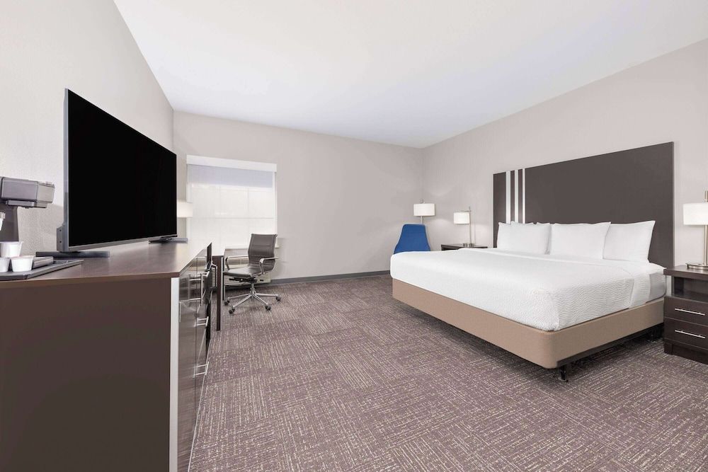 Room, 1 King Bed, Accessible, Non Smoking (Hearing Accessible)