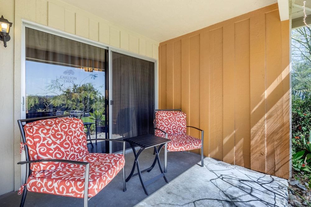 Suite, 1 King Bed, Non Smoking (Living Room & Kitchen)