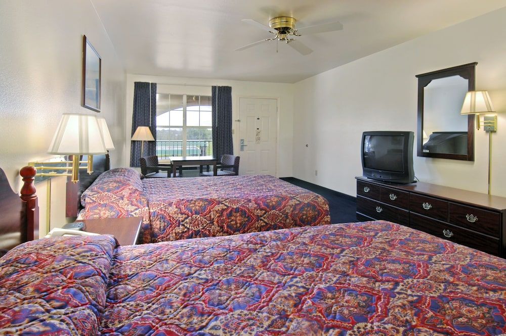 Room, 2 Queen Beds, Non Smoking