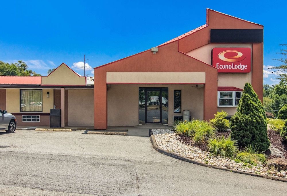 undefined Econo Lodge Pittsburgh I-79 4