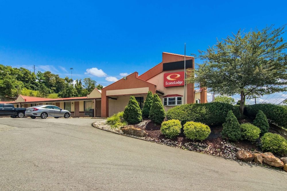 undefined Econo Lodge Pittsburgh I-79 6
