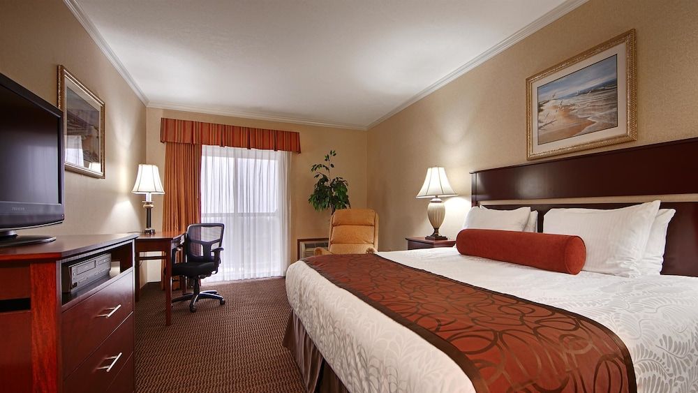 Best Western Plus Landmark Inn Standard Room, 1 King Bed, Non Smoking, Balcony (Fees apply over 2 adults) 2