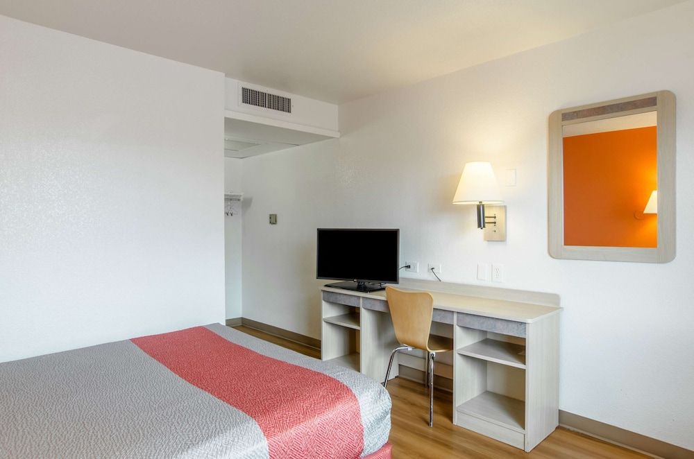 Motel 6 Rock Springs, WY Standard Room, 1 Queen Bed, Accessible, Non Smoking 2