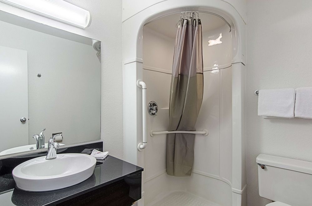 Motel 6 Rock Springs, WY Standard Room, 2 Double Beds, Non Smoking 6