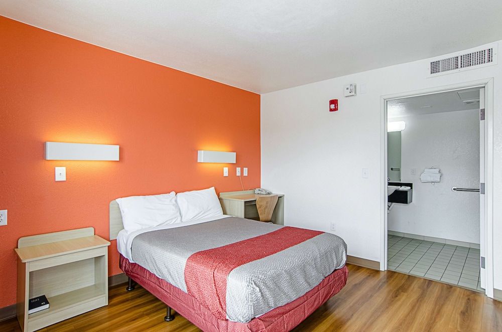 Motel 6 Rock Springs, WY Standard Room, 1 Queen Bed, Accessible, Non Smoking 7