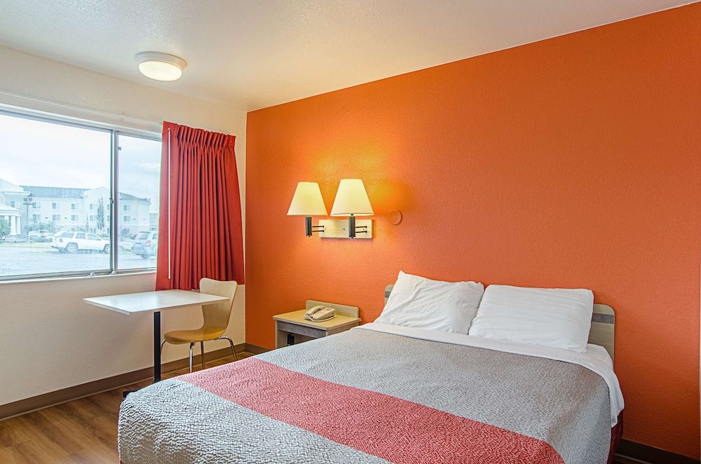 Motel 6 Rock Springs, WY Standard Room, 1 Queen Bed, Accessible, Non Smoking 3