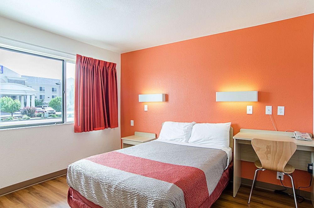 Motel 6 Rock Springs, WY Standard Room, 1 Queen Bed, Accessible, Non Smoking 6