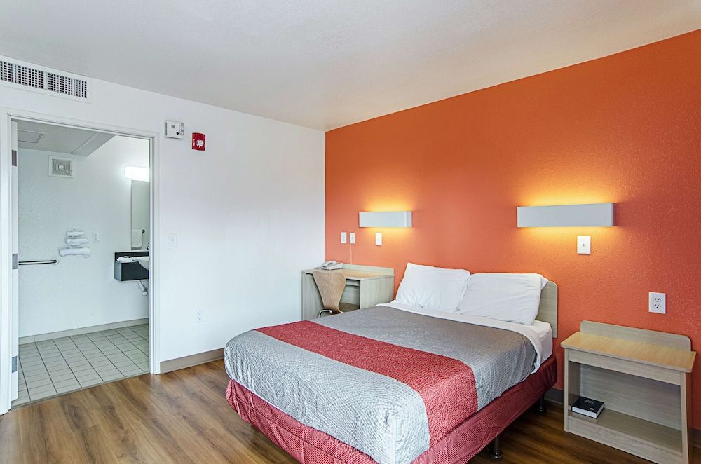 Motel 6 Rock Springs, WY Standard Room, 1 Queen Bed, Accessible, Non Smoking 10