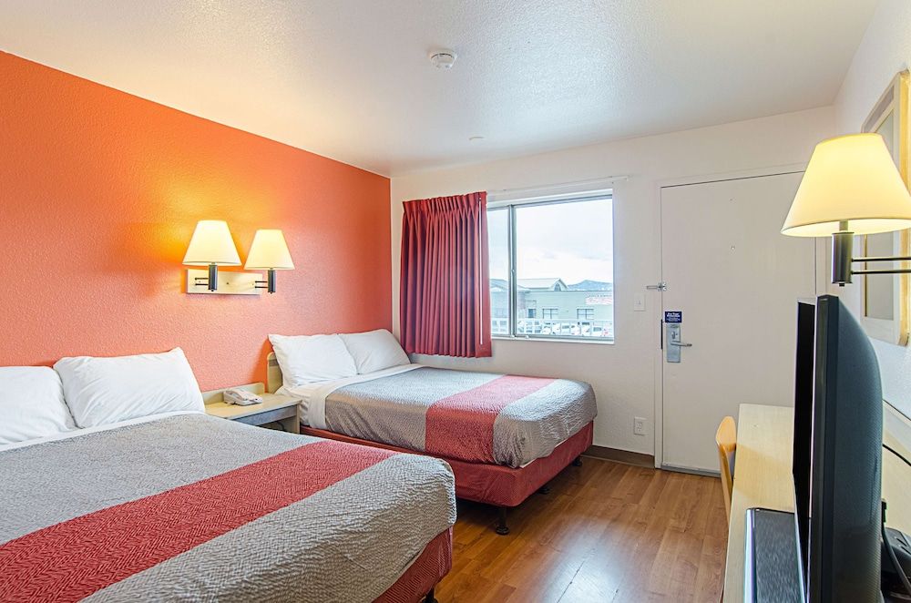Motel 6 Rock Springs, WY Standard Room, 2 Double Beds, Non Smoking 3