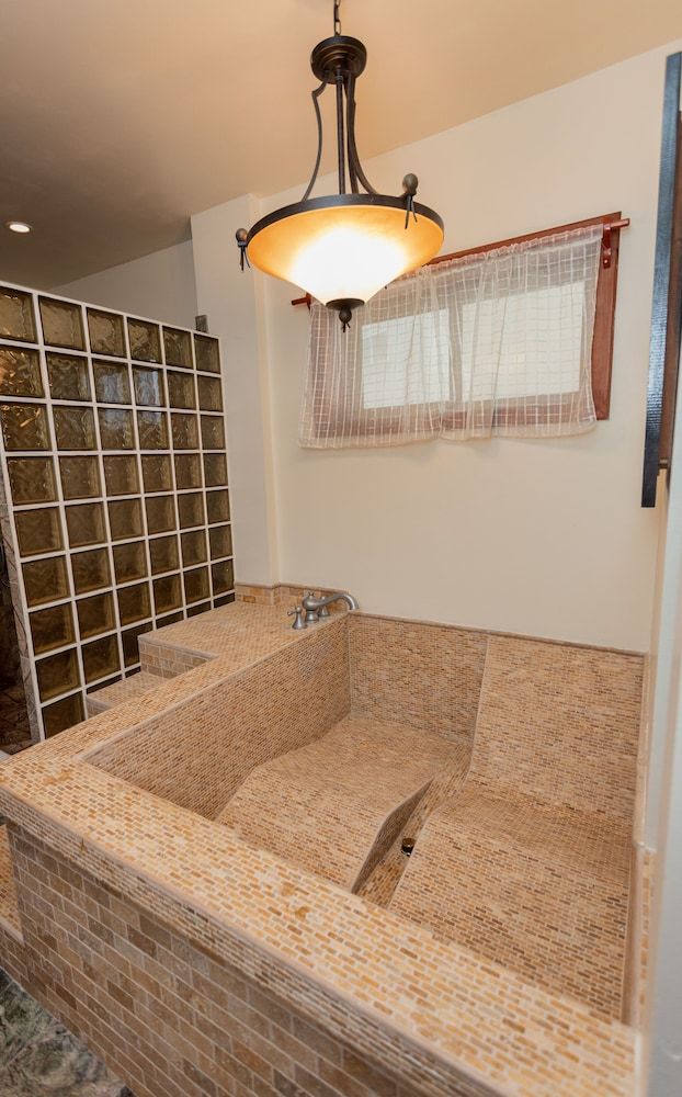 Captain Morgan's Retreat 2 Bedroom Condo 3