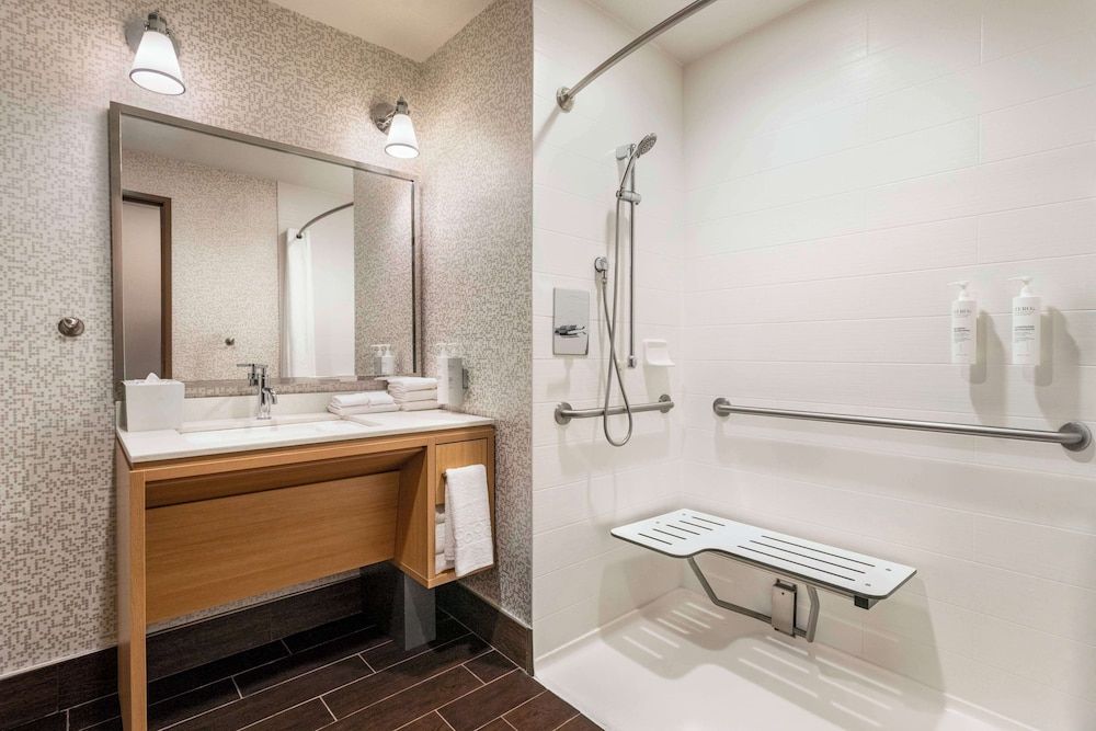 Studio, 2 Queen Beds, Accessible (Roll-in Shower)