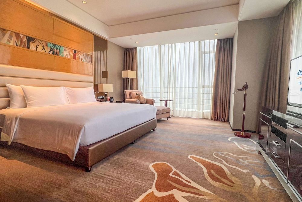 Room, 1 King Bed, Smoking (Twin Tower View)