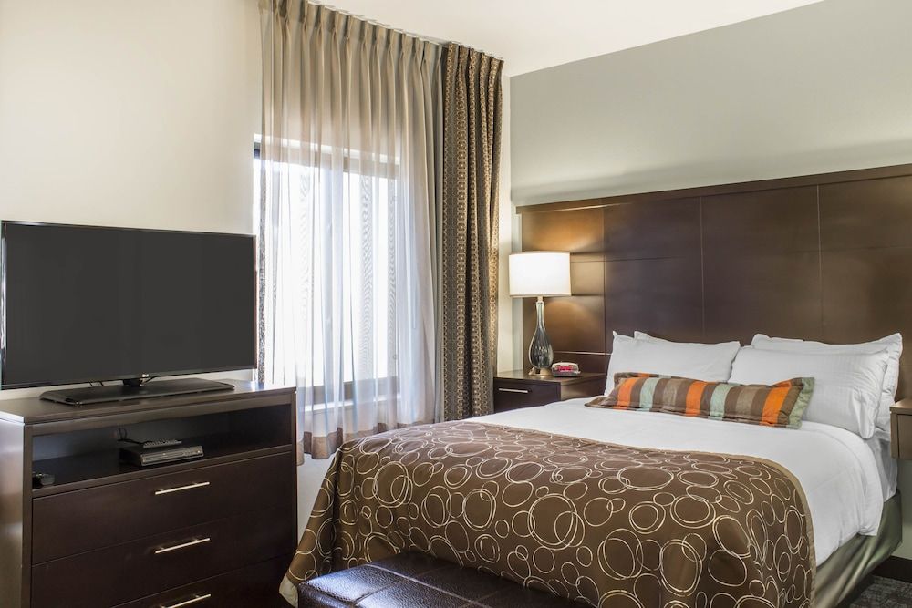 Studio Suite, 1 Queen Bed, Kitchen