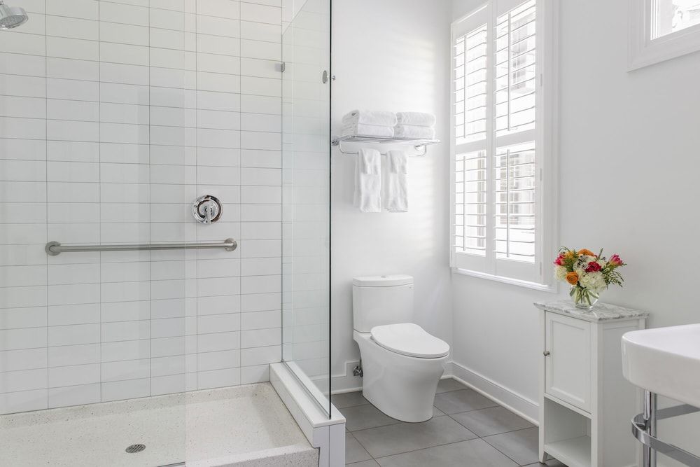 1 Queen Guestroom