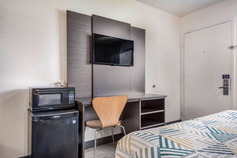 Standard Room, 1 Queen Bed, Accessible, Non Smoking
