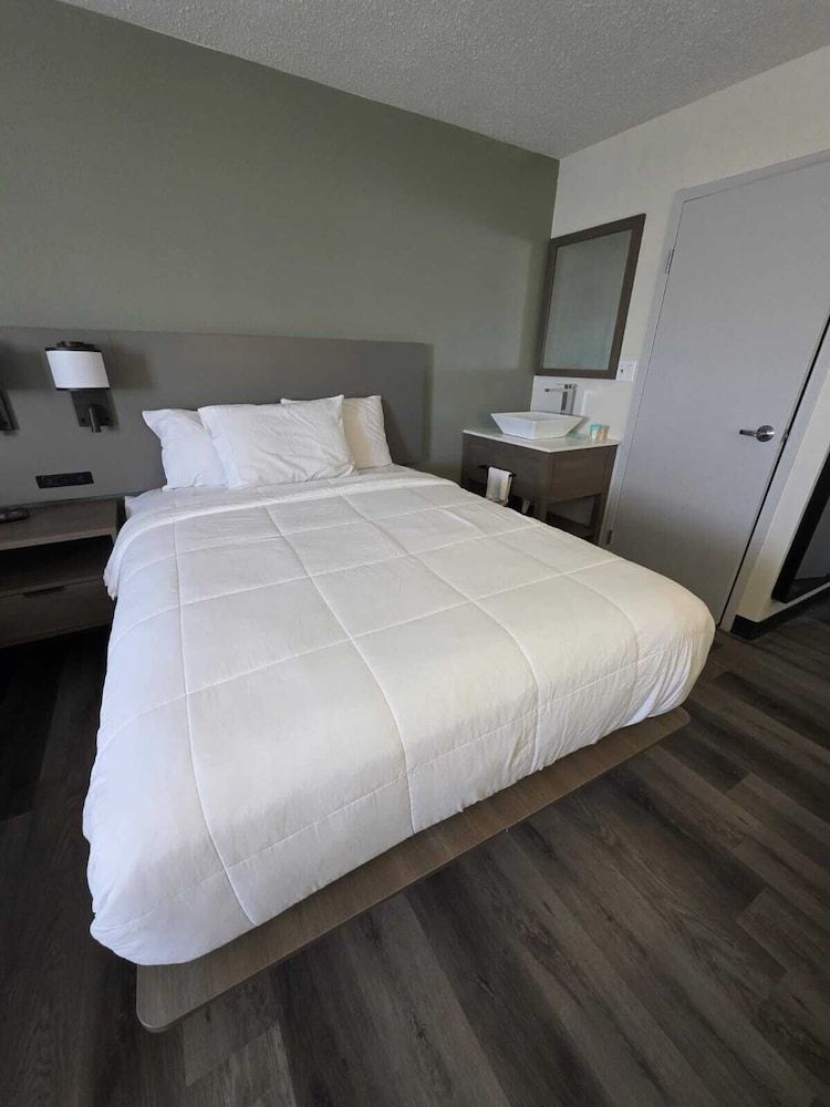 Dakota Inn Minot Standard Single Room, 1 Queen Bed