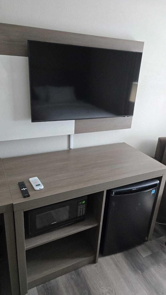 Dakota Inn Minot Standard Double Room, 2 Double Beds 3