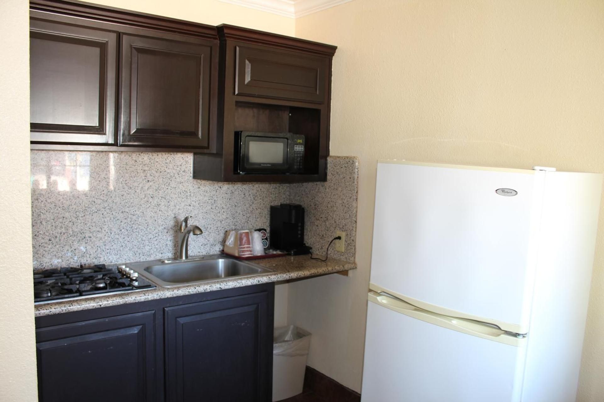 Deluxe King and Queen Suite with Kitchenette - Non Smoking