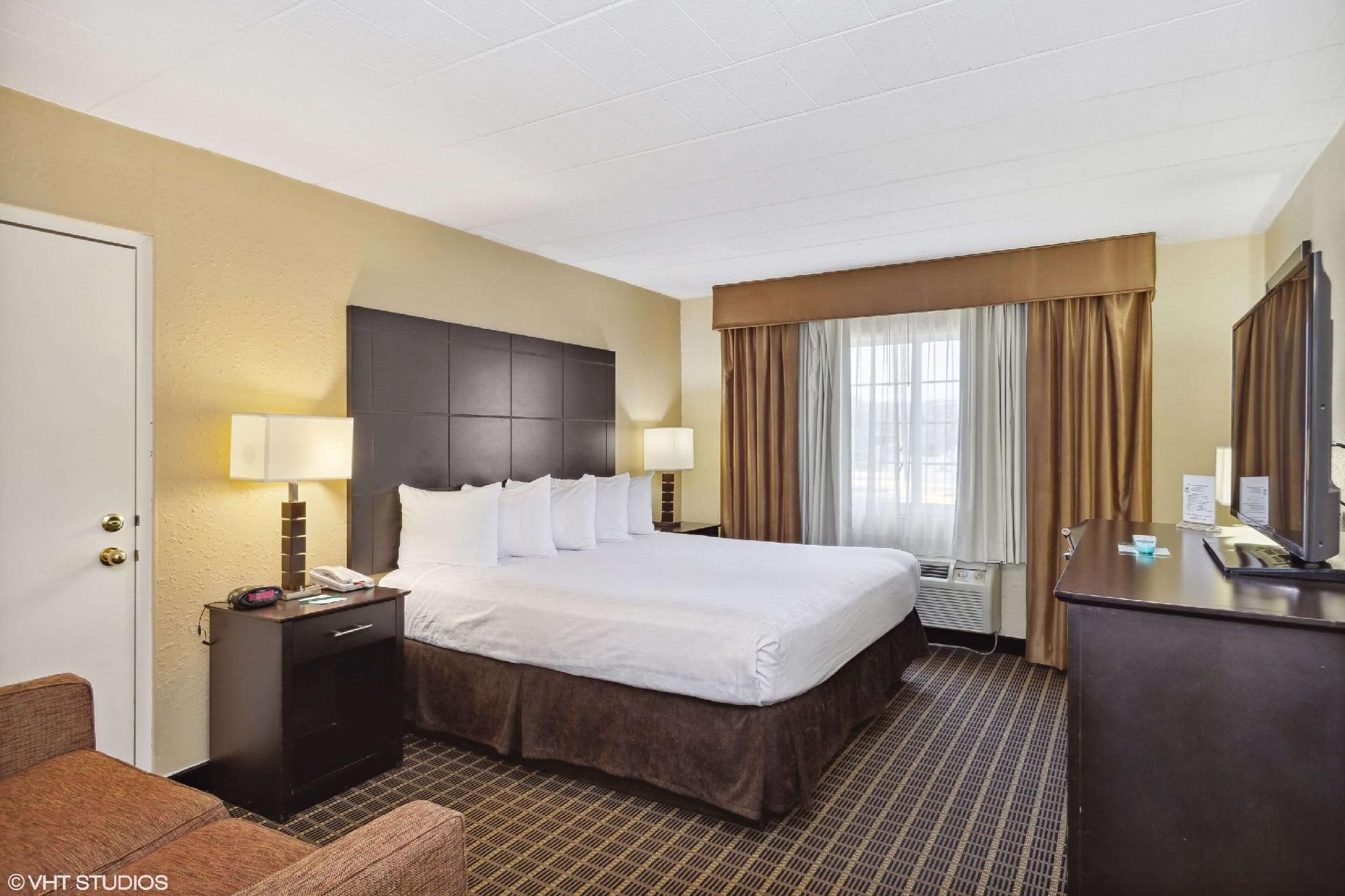 1 King Bed, Nonsmoking