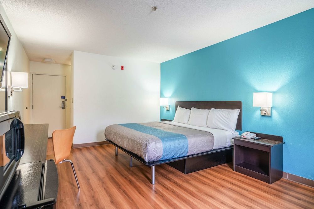 Standard Room, 1 King Bed, Non Smoking