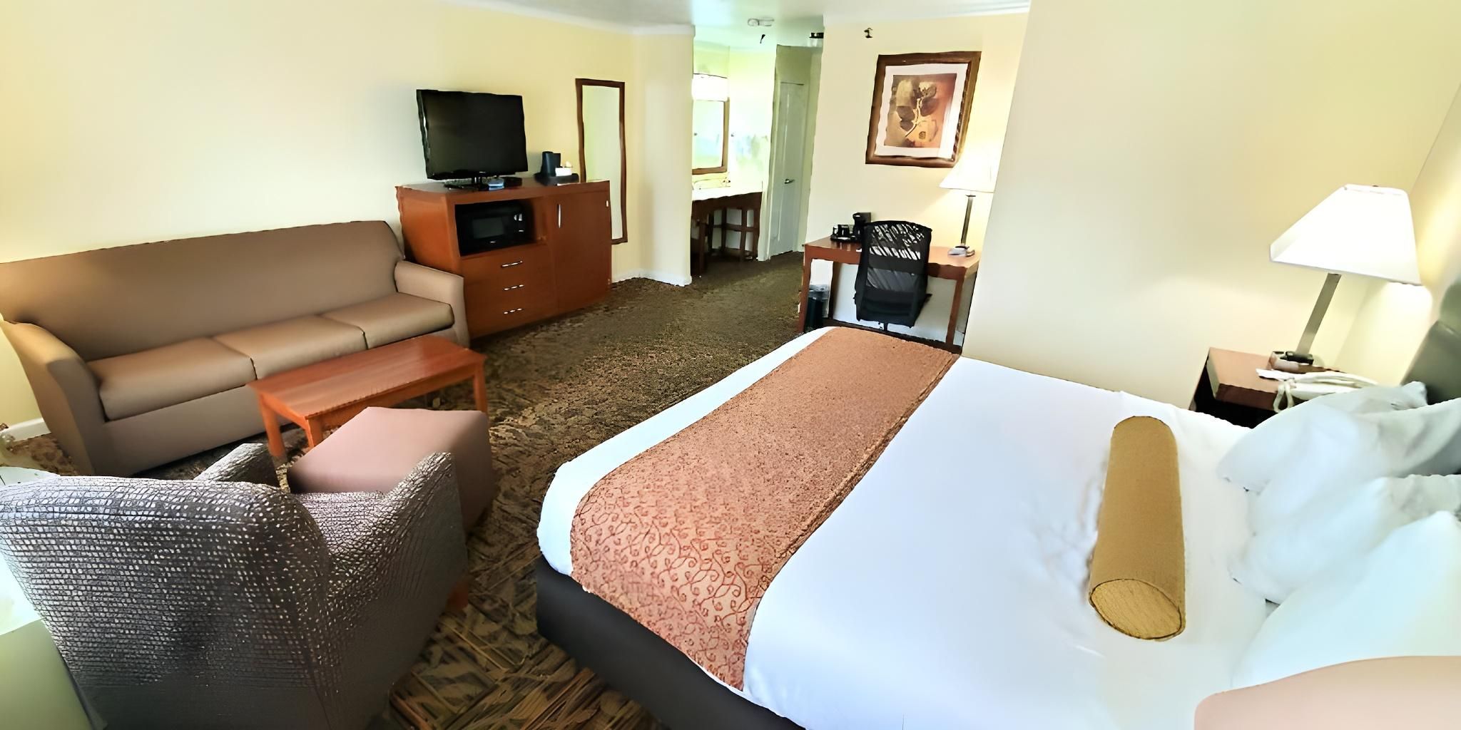 1 King Bed, Nonsmoking, Oversized Room, Sofa