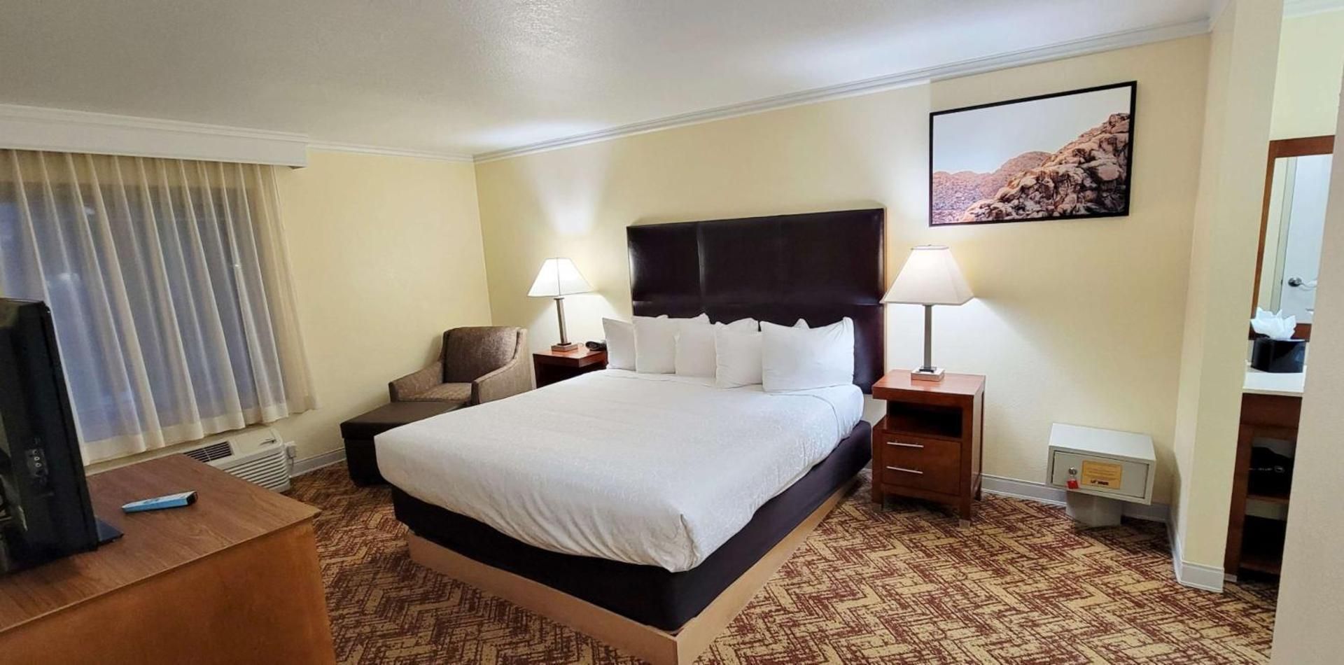 Deluxe King Room - Non Smoking