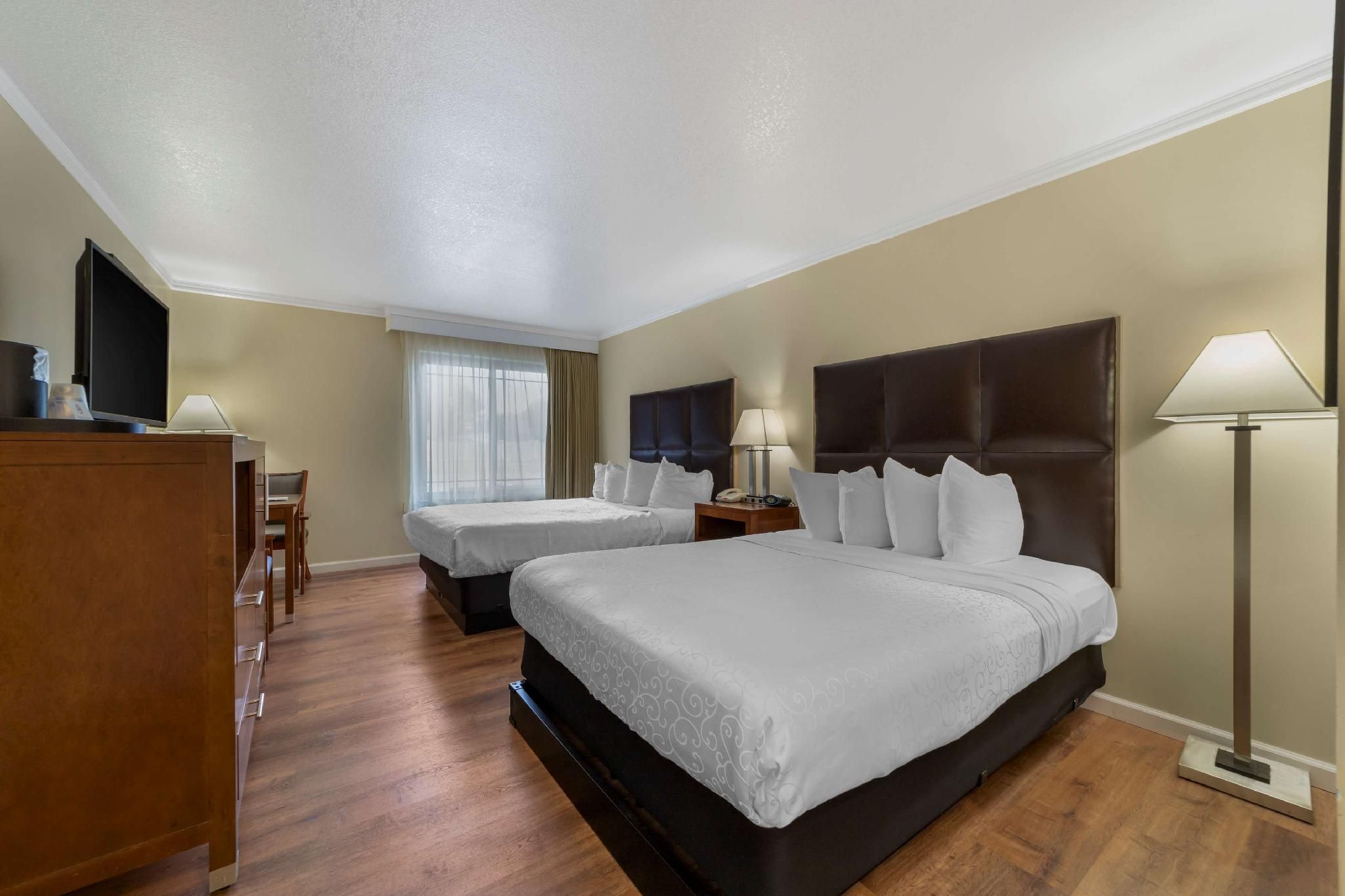 2 Queen Beds, Nonsmoking, Exterior Room