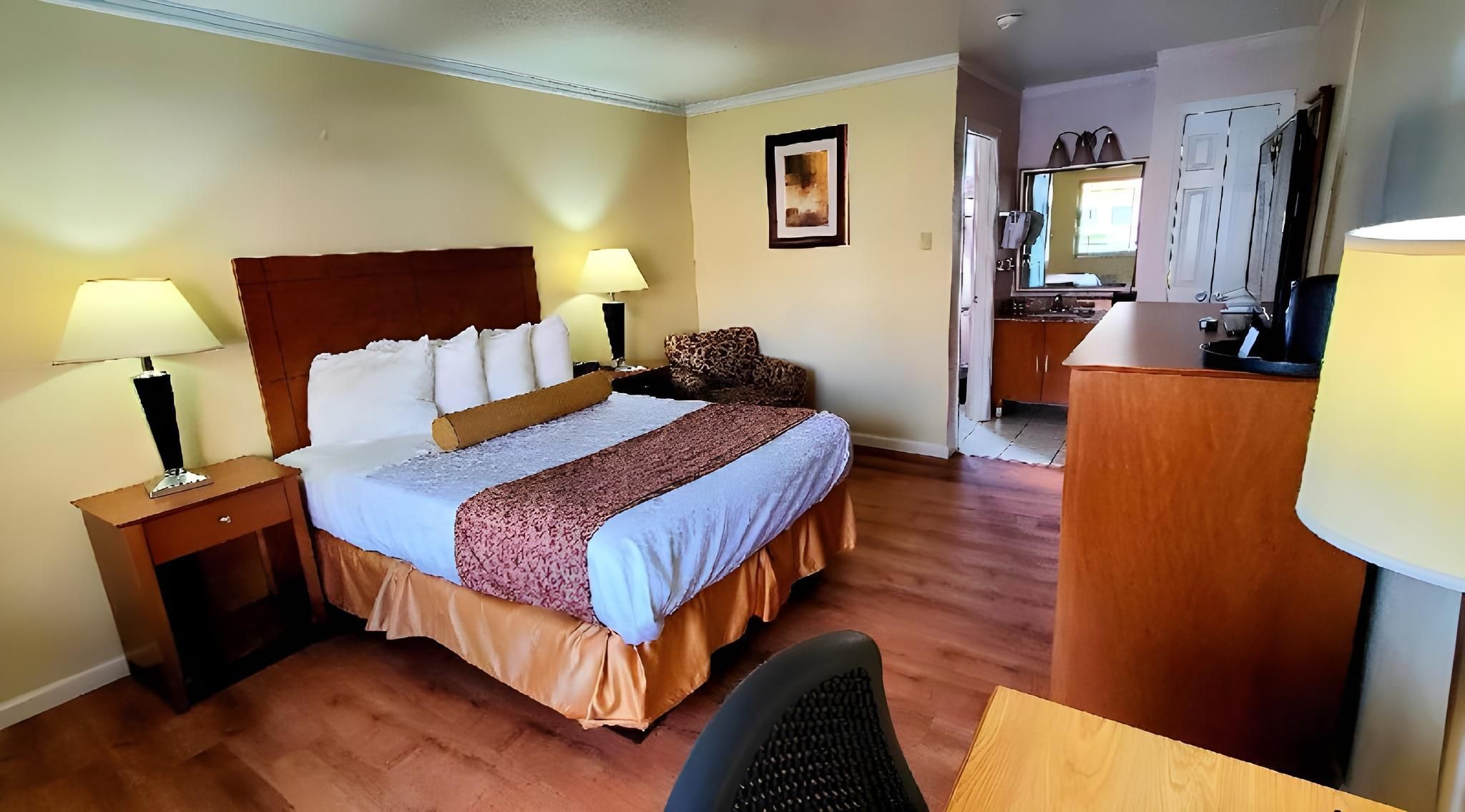 1 Queen Bed, Nonsmoking