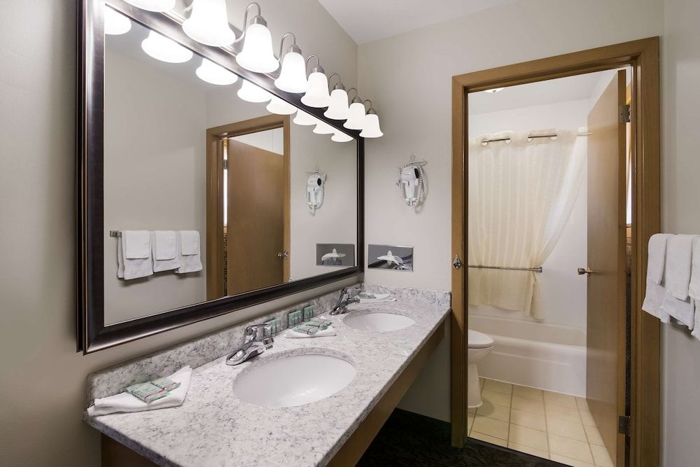 Best Western Graham's Family Room, Multiple Beds, Non Smoking (with Sofabed) 4