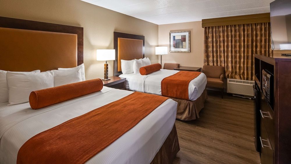 Best Western Crossroads Of The Bluffs Standard Room, 2 Queen Beds, Non Smoking, Refrigerator & Microwave 2