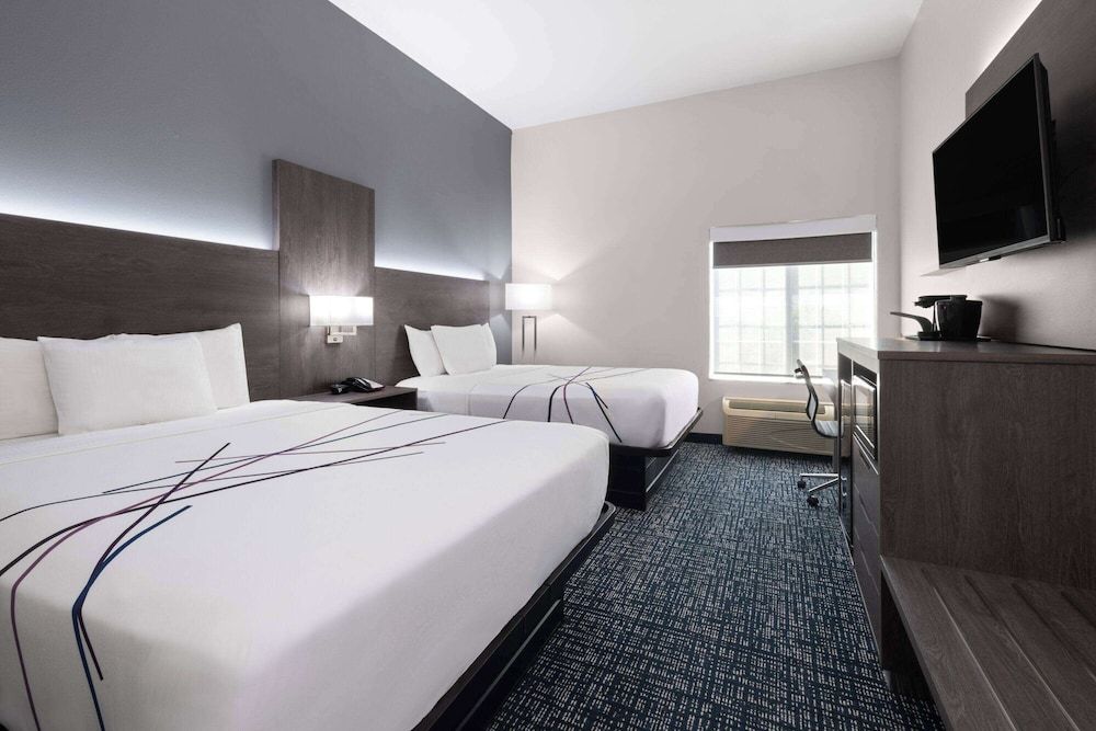 Room, 2 Queen Beds, Roll-in Shower, Non Smoking (Mobility Accessible)