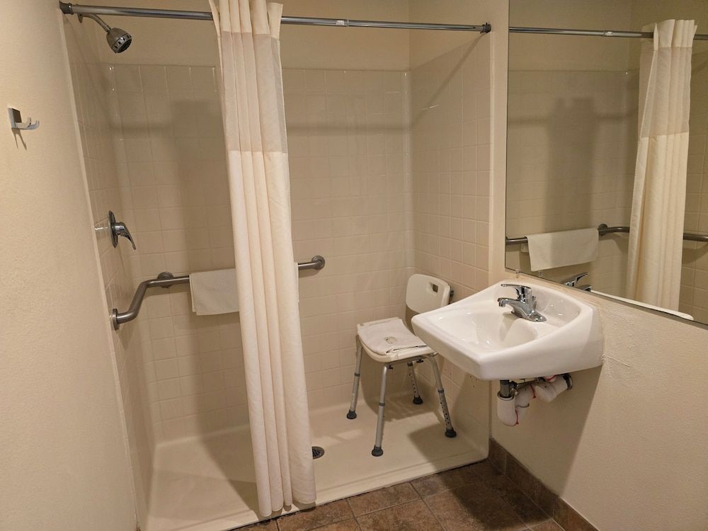 Standard Room, 1 King Bed, Non Smoking (First Floor)