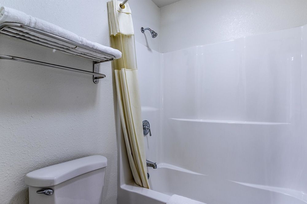 Motel 6 Urbana, IL Standard Room, 1 King Bed, Accessible, Non Smoking 2