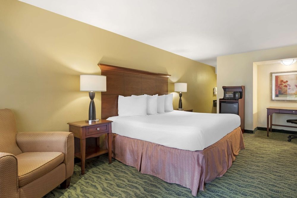 Best Western McAllen Medical Center Standard Room, 1 King Bed, Non Smoking, Refrigerator & Microwave (1st Floor) 2
