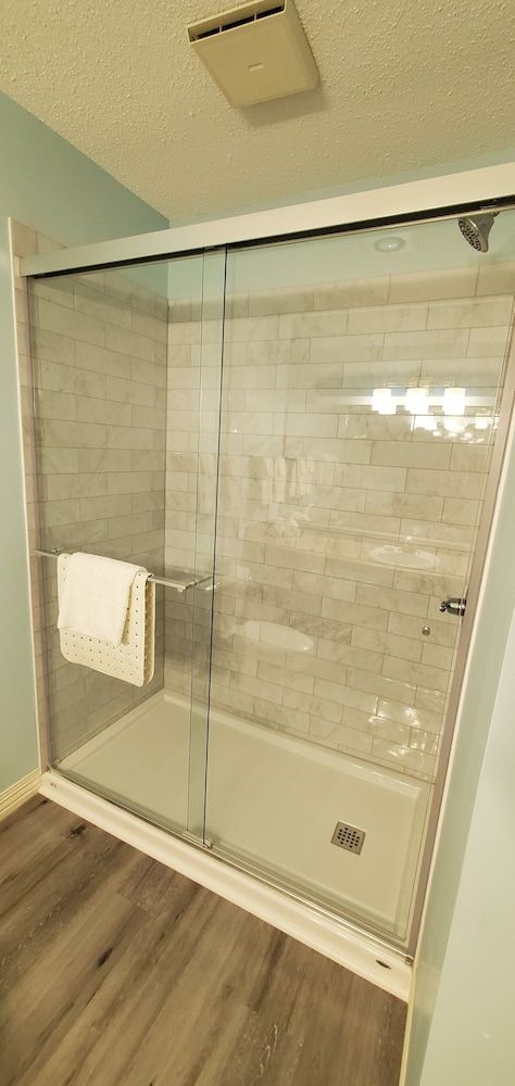 Amish Inn Deluxe Room, 1 King Bed, Ground Floor 3